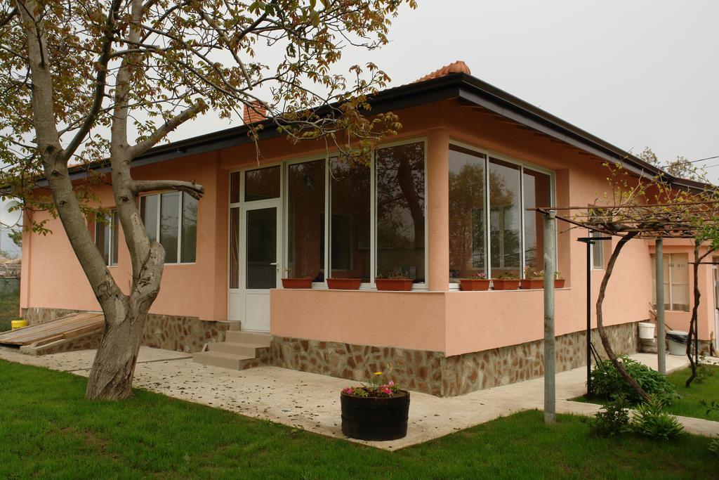 Nadya Holiday Home Krapets  Esterno foto