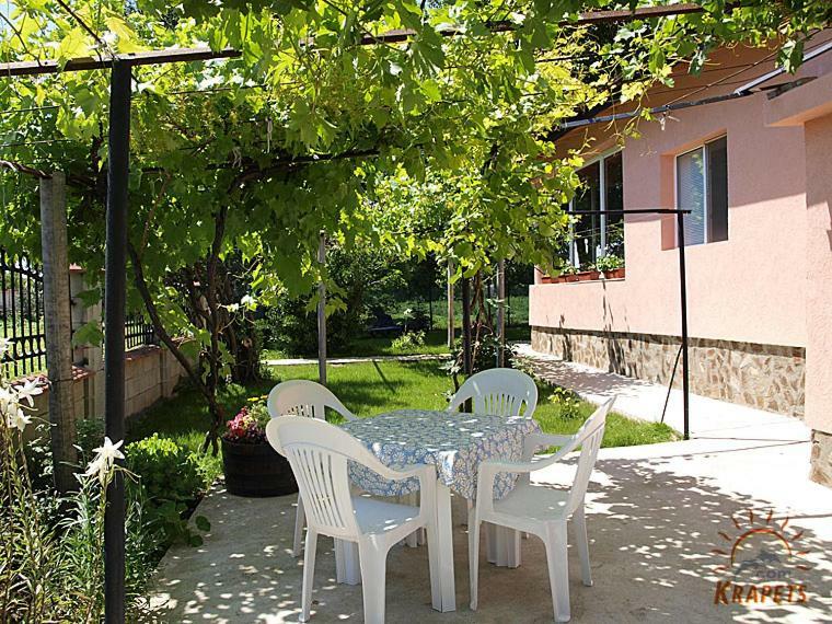 Nadya Holiday Home Krapets  Esterno foto